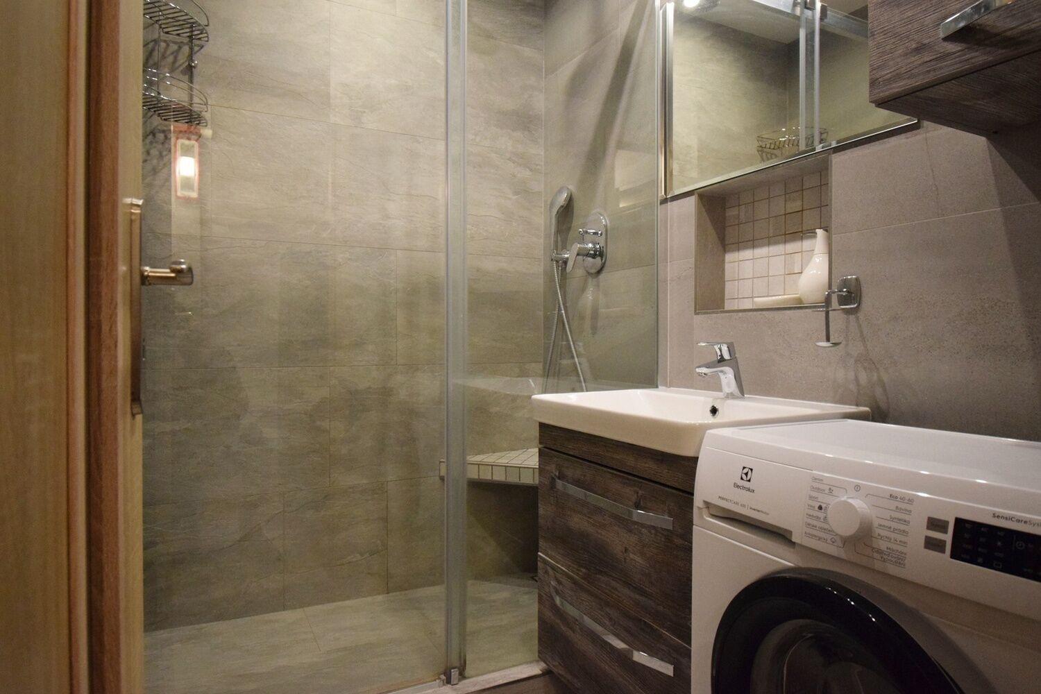 Zařízený 1+kk 27 m2, přímo u metra Háje, Praha 4