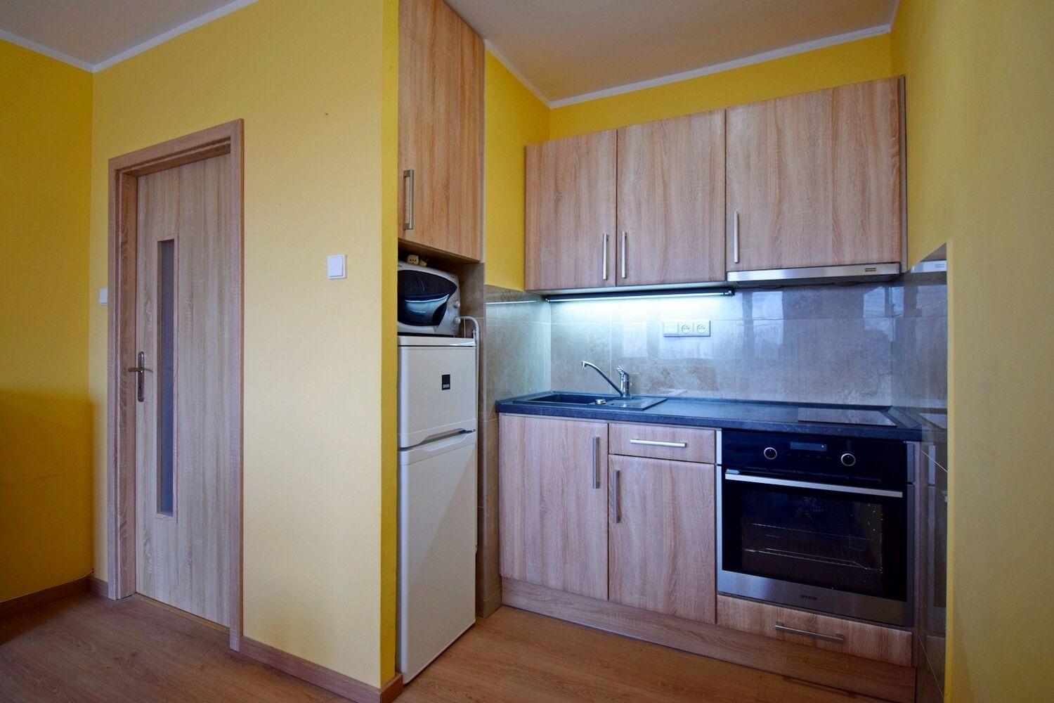 Zařízený 1+kk 27 m2, přímo u metra Háje, Praha 4