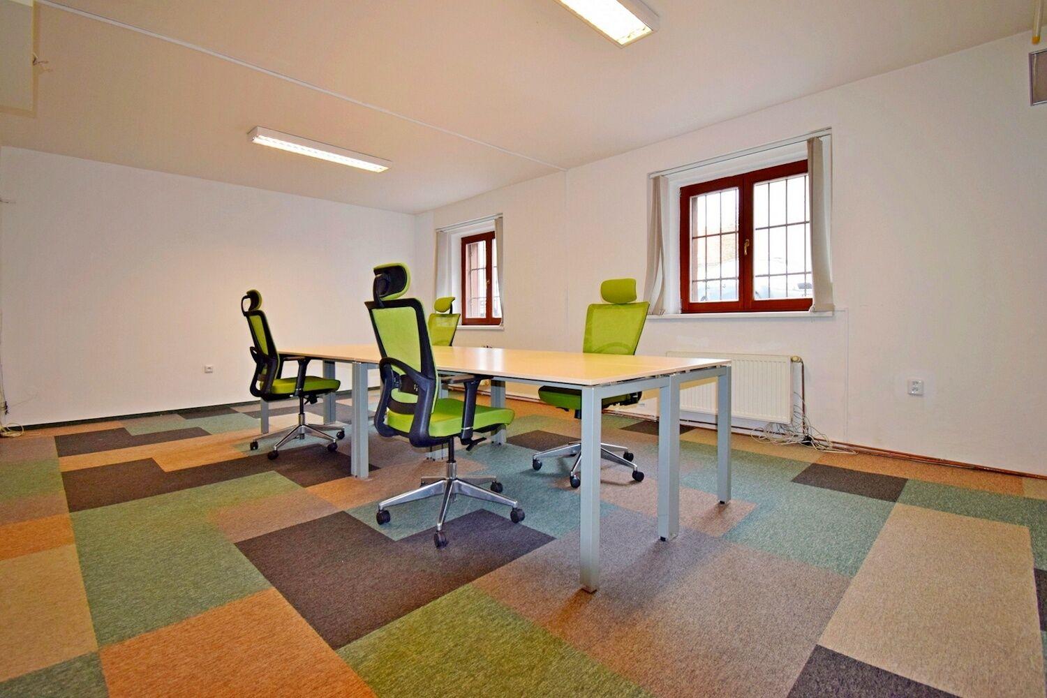 Atraktivní kanceláře 117 m2 se skladem 46 m2 ve Strašnicích, Praha 10