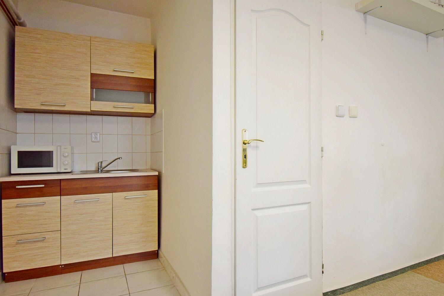 Atraktivní kanceláře 117 m2 se skladem 46 m2 ve Strašnicích, Praha 10