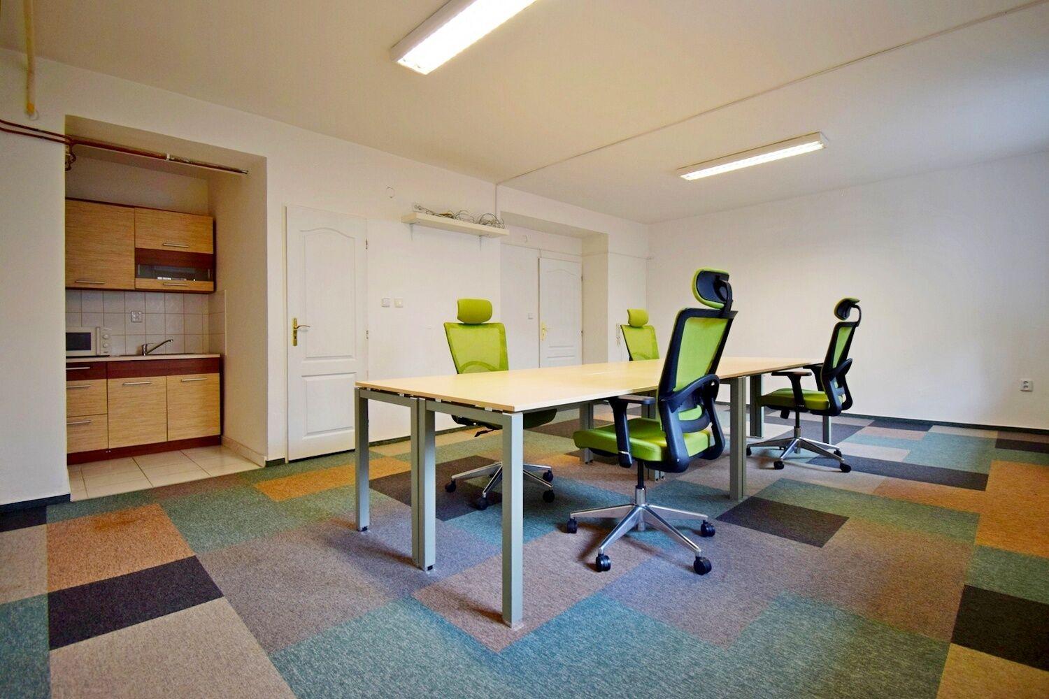 Atraktivní kanceláře 117 m2 se skladem 46 m2 ve Strašnicích, Praha 10