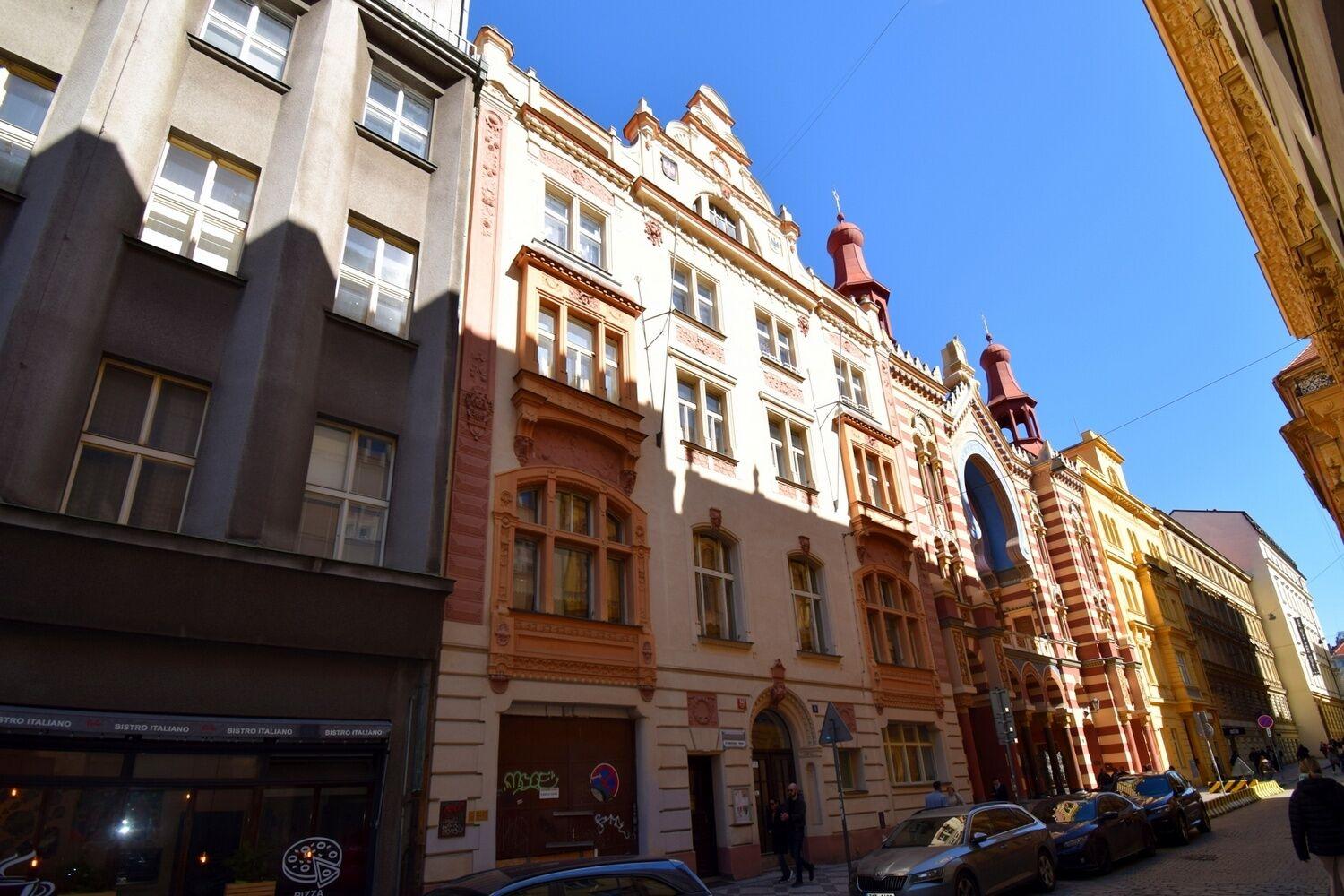 Prostorný 3+kk, 97 m2, u Senovážného nám., Praha 1