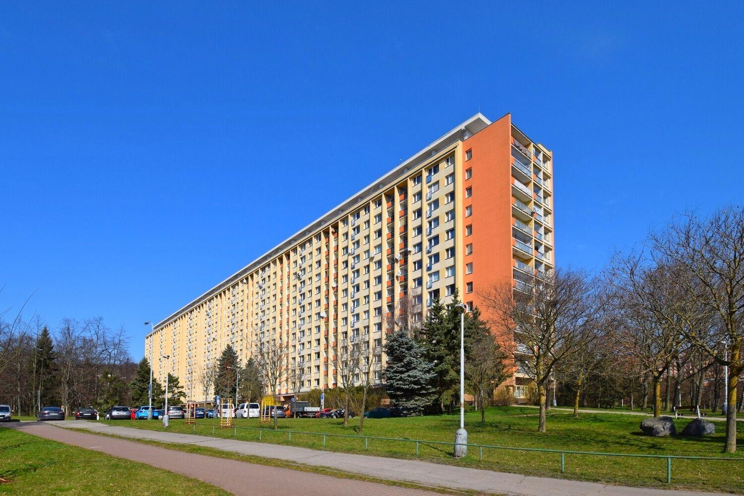 Panelový 2+kk, 47 m2, u metra Ládví, P-8 Kobylisy