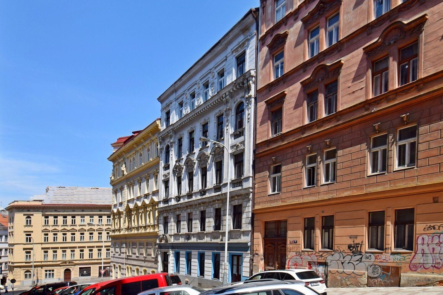 Zrekonstruovaný a plně zařízený byt 1+kk 26 m² nedaleko stanice metra Jiřího z Poděbrad, Praha 3