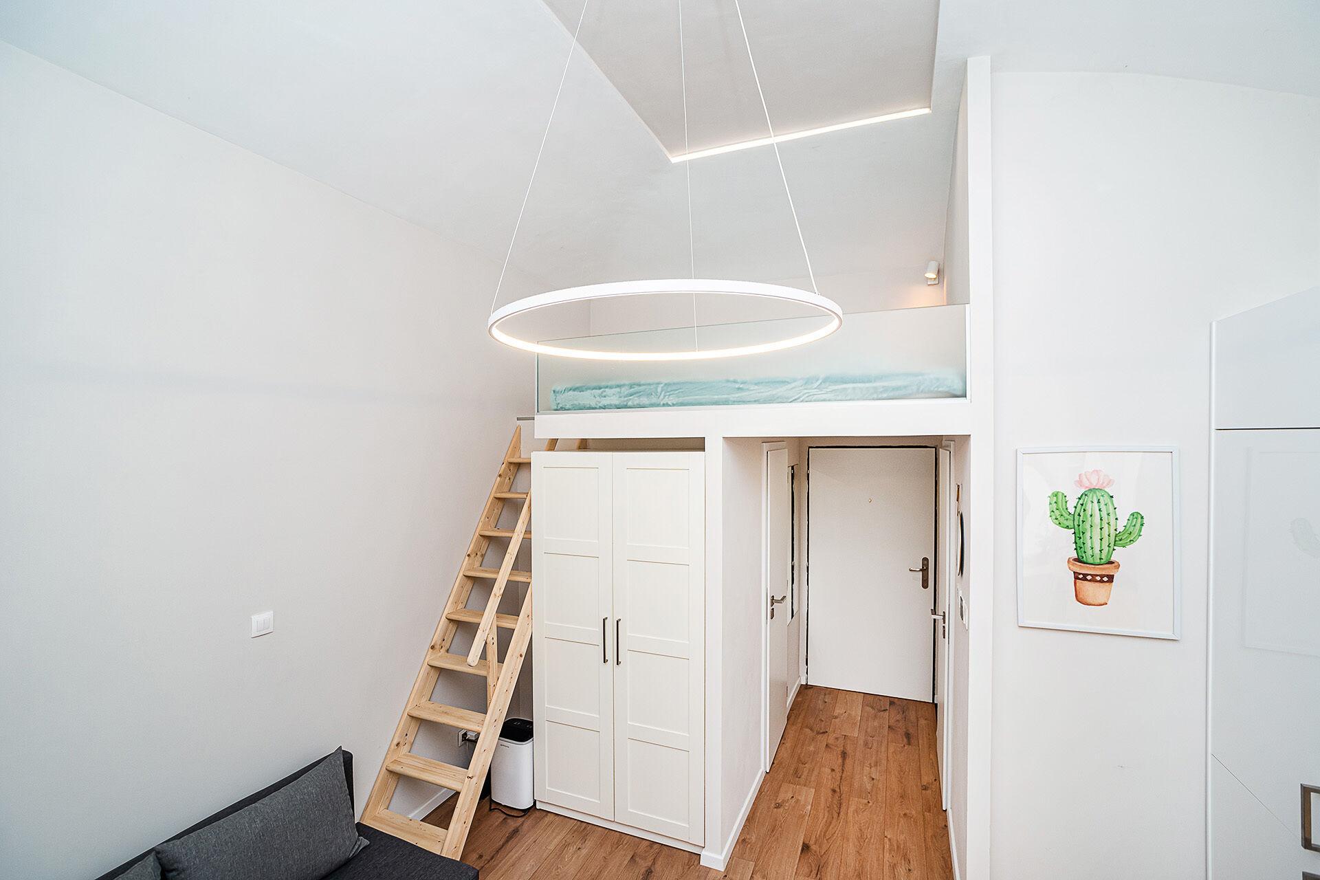 Zrekonstruovaný a plně zařízený byt 1+kk 26 m² nedaleko stanice metra Jiřího z Poděbrad, Praha 3