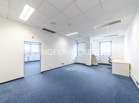 Pronájem - kanceláře, 161 m²