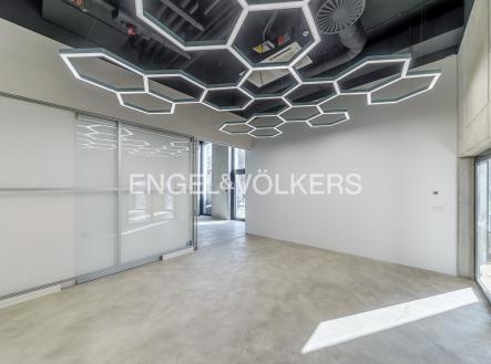 Pronájem - kanceláře, 182 m²