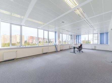 Pronájem - kanceláře, 520 m²