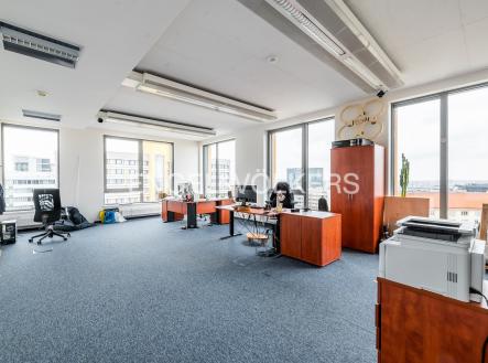 Pronájem - kanceláře, 531 m²