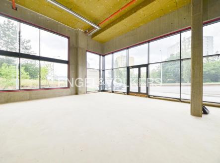 Pronájem - obchodní prostor, 136 m²