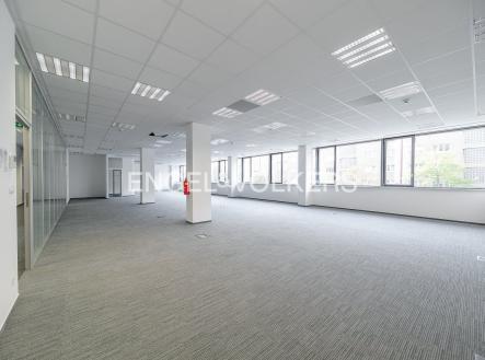 Pronájem - kanceláře, 868 m²