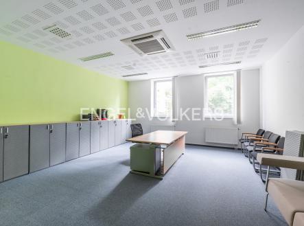 Pronájem - kanceláře, 231 m²