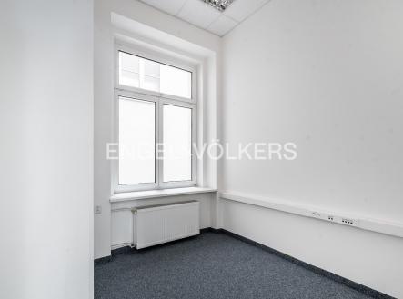 Pronájem - kanceláře, 276 m²