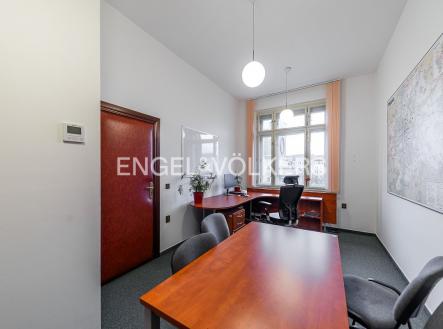 Pronájem - kanceláře, 224 m²