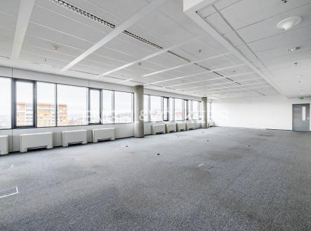 Pronájem - kanceláře, 1 106 m²