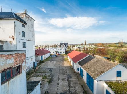 Pronájem - komerční objekt, sklad, 8 369 m² obrázek