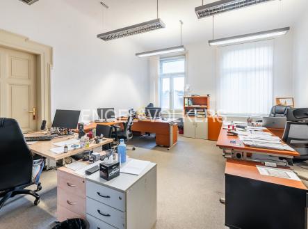 Pronájem - kanceláře, 191 m²