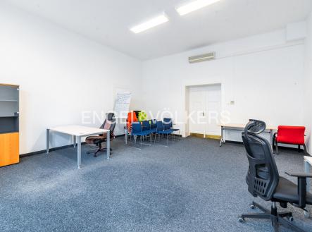 Pronájem - kanceláře, 131 m²