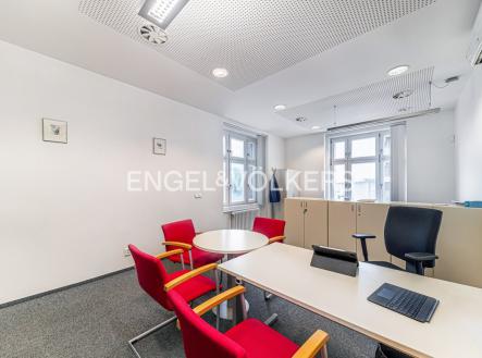 Pronájem - kanceláře, 171 m²