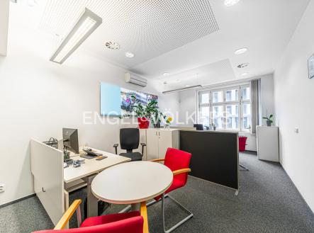Pronájem - kanceláře, 171 m²