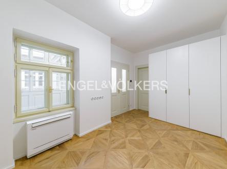 4 | Pronájem bytu, 2+kk, 44 m²