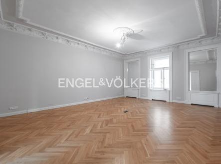 3 | Pronájem - kanceláře, 369 m²