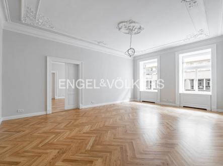 2 | Pronájem - kanceláře, 376 m²