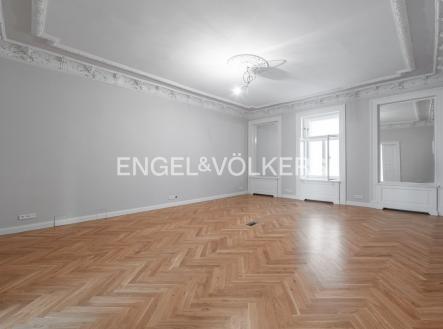 3 | Pronájem - kanceláře, 376 m²