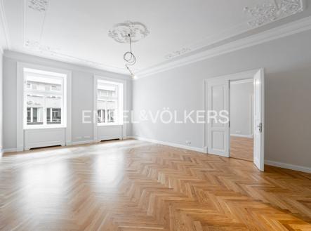 1 | Pronájem - kanceláře, 376 m²