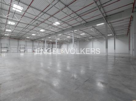 P1067120_web | Pronájem - komerční objekt, sklad, 3 700 m²