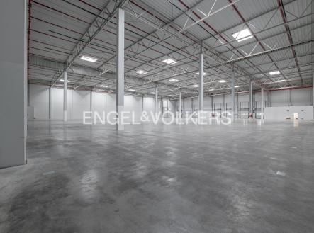 P1067114_web | Pronájem - komerční objekt, sklad, 3 700 m²