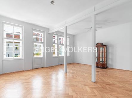 3 | Pronájem - dům/vila, 328 m²