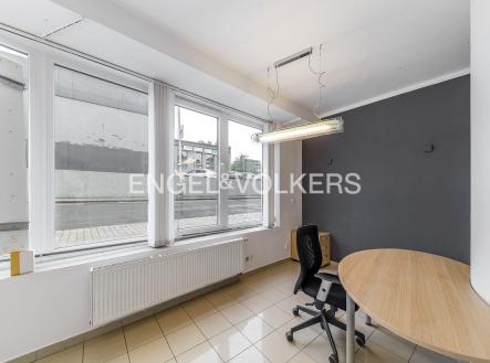 4 | Pronájem - obchodní prostor, 133 m²