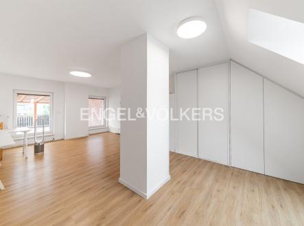 1 | Pronájem - dům/vila, 260 m²