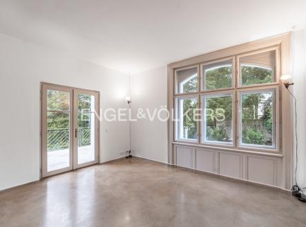 4 | Pronájem - dům/vila, 540 m²