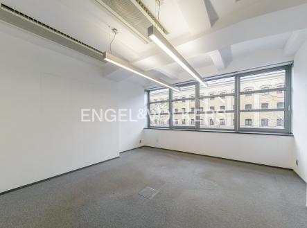 2 | Pronájem - kanceláře, 321 m²