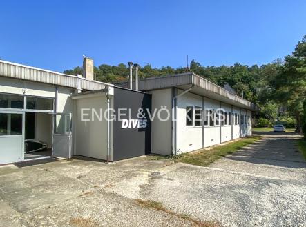 Pronájem - obchodní prostor, 266 m² obrázek