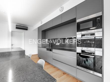 4 (2) | Pronájem bytu, 4+kk, 134 m²