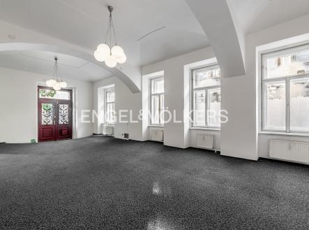 2 | Pronájem - kanceláře, 343 m²