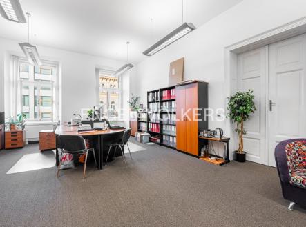 2 | Pronájem - kanceláře, 594 m²