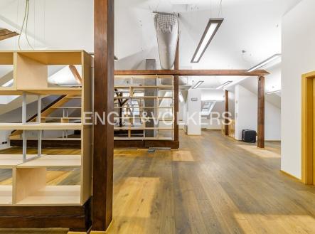 Pronájem - kanceláře, 156 m²