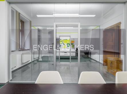 002 | Pronájem - obchodní prostor, 114 m²