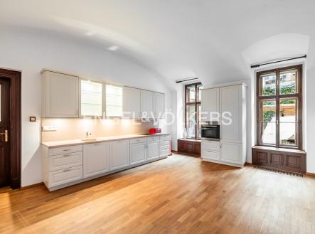 Pronájem bytu, 2+1, 126 m² obrázek