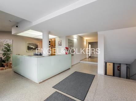 2 | Pronájem - kanceláře, 861 m²
