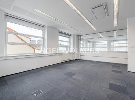 4 | Pronájem - kanceláře, 861 m²