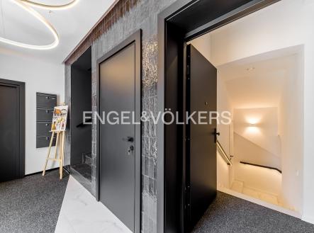 2 (6) | Prodej - kanceláře, 76 m²