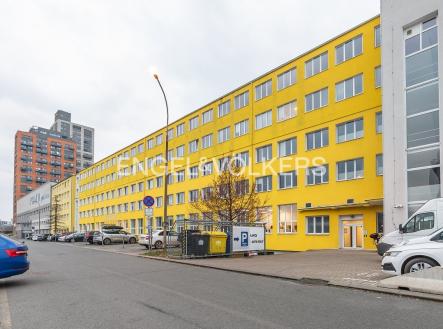 Pronájem - kanceláře, 516 m²