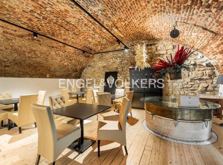 3 | Pronájem - restaurace, 365 m²