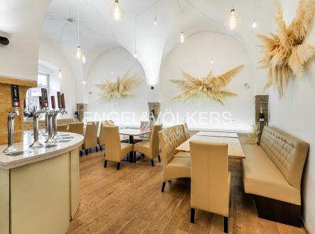 1 | Pronájem - restaurace, 365 m²