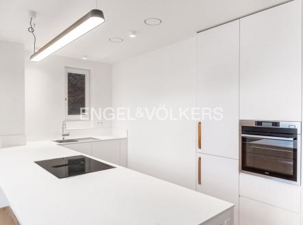 4 (2) | Pronájem bytu, 5+kk, 157 m²